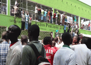 A file picture taken on February 19, 2015 shows Burundians outside the headquarters of the popular private radio Radio Publique Africaine (RPA) - nicknamed 