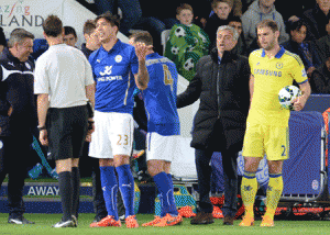 Chelsea’s Portuguese manager Jose Mourinho (second from right) gestures toward referee Mark Clattenburg (second from left) during the English Premier League football match between Leicester City and Chelsea at King Power Stadium in Leicester, central England. AFP PHOTO