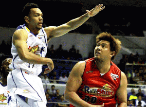 Talk ‘N Text’s Jayson Castro (white) tries to defend a shot from Rain or Shine’s Beau Belga during Game 5 of the Philippine Basketball Association (PBA) Commissioner’s Cup best-of-seven championship series at the Araneta Coliseum. CONTRIBUTED PHOTO