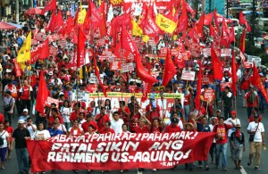 WORKERS UNITE Thousands of rallyists from various labor organizations march along Quezon Blvd. in Quiapo on their way to Mendiola Bridge near Malacañang, where they burned a giant effigy of President Benigno Aquino 3rd on Friday. PHOTO BY RUY L. MARTINEZ 