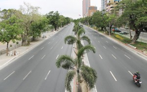 Easy Rider  An almost empty road is hardly surprising during any Manny Pacquiao boxing bout. Sunday’s fight was no exception and this stretch of Roxas Boulevard in Manila could have made for a dream ride for Filipino motorists who deal daily with gridlocks in the country’s other major urban centers. PHOTO BY MELYN ACOSTA