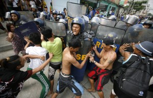 CHARGE OF THE LIGHT BRIGADE  Residents of a shantytown in Mother Ignacia St. in Quezon City try to block a phalanx of policemen in riot gear in a desperate attempt to save their homes from a wrecking crew. PHOTO by Miguel De Guzman