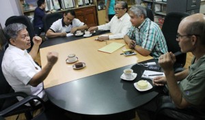 DON’T STOP ME NOW Education Secretary Armin Luistro stresses a point as he explains the rationale behind the K+12 program before editors of the Manila Times led by President, CEO and executive editor Dante F. M. Ang 2nd and publisher Rene Q. Bas. PHOTO BY MELYN ACOSTA