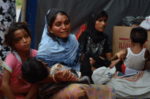 A migrant Rohingya woman from Myanmar breaks down while holding her son at the new confinement area in the fishing town of Kuala Langsa in Aceh province on May 16 where hundreds of migrants from Myanmar and Bangladesh mostly Rohingyas are taking shelter after they were rescued by Indonesian fishermen. Washington raised the pressure on Southeast Asia to open its ports to boatpeople May 16 after migrants described a terrifying battle for survival between Rohingya and Bangladeshi passengers as their shunned vessel sank off Indonesia. AFP PHOTO