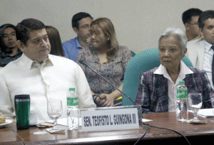 TOUGH TALK  Sen. Teofisto Guingona 3rd (left) listens as former senator Leticia Ramos-Shahani shares her views on the West Philippine Sea issue during a Senate hearing last Thursday. CONTRIBUTED PHOTO