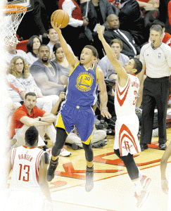 Stephen Curry No. 30 of the GoldenState Warriors drives around Nick Johnson No. 3 of the Houston Rockets for a layup during Game 3 of the Western Conference Finals at Toyota Center in Houston, Texas.  AFP PHOTO 