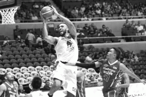 MAKE WAY!  Barako Bull import Liam Paul McMorrow (#50) tries a layup during the elimination round of the Philippine Basketball Association Governors’ Cup on Sunday at the Araneta Coliseum.  Contributed Photo