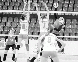 Masha Saberi of Iran tries to score against Kazakhstan’s Yakaterina Razorenkova (#7) and Diana Bortnikova (#19) during the elimination round of the 1st Asian Under-23 Women’s Volleyball Championship on Sunday at the Philsports Arena in Pasig City. CONTRIBUTED PHOTO 