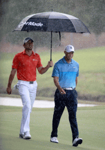 A WALK IN THE RAIN Jason Day of Australia (left) and Tiger Woods of the USA walk down the sixth hole during a practice round for THE PLAYERS Championship at the TPC Sawgrass Stadium course in Ponte Vedra Beach, Florida. AFP PHOTO