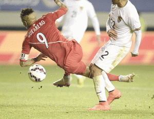 Peru’s forward Paolo Guerrero (left) is fouled by Bolivia’s defender Edward Zenteno during their 2015 Copa America football championship quarterfinals match, in Temuco, Chile, on Friday. AFP PHOTO 