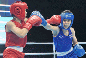 COUNTER TO COUNTER  Josie Gabuco (left) of the Philippines fights against Thailand’s Chuthamat Raksa in their women’s light flyweight (45kg-48kg) boxing final at the 28th Southeast Asian Games (SEA Games) in Singapore on Wednesday. AFP PHOTO