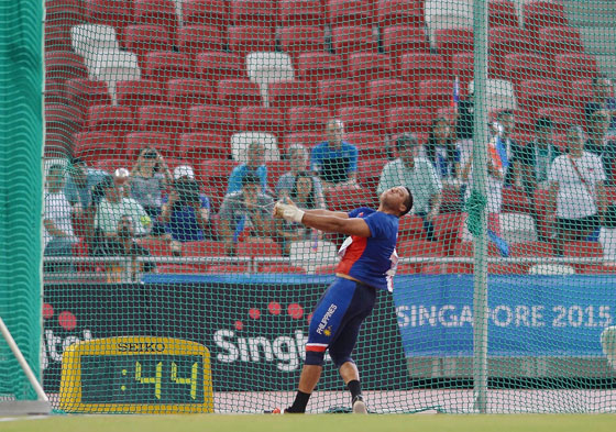 Team Philippines strongman Caleb Stuart smashed the Southeast Asian Games hammer record by more than three meters (10 feet) to win the gold on Tuesday. Stuart’s 65.63m was half-a-meter short of his personal best, but still obliterated the 2013 record of 62.23 set by Thailand’s Tantipong Phetchaiya, who took silver with 62.12. The Filipino-Americans  look to add a shot put gold on Wednesday.  AFP PHOTO