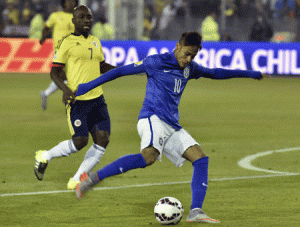 Brazil’s forward Neymar dribbles past Colombia’s defender Pablo Armero (left) during their Copa America football match at the Estadio Monumental David Arellano in Santiago, Chile, on Thursday. AFP PHOTO