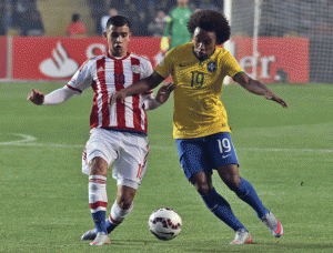 Paraguay’s forward Derlis Gonzalez (left) vies for the ball with Brazil’s midfielder Willian during their 2015 Copa America football championship quarterfinal match, in Concepcion, Chile. AFP PHOTO