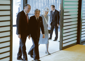 RISEN SONS President Aquino is met by Japan’s Emperor Akihito and his wife, Empress Michiko as he arrives at the Imperial Palace in Tokyo. MALACAÑANG PHOTO