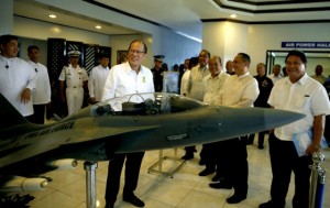 FLYING SOON President Benigno Aquino 3rd grins as he views a scale model of the FA-50 Golden Eagle, which will join the Philippine Air Force “flying assets” by December. MALACAÑANG PHOTO 