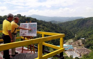 DAM PROJECT President Benigno Aquino 3rd listens as MWSS administrator Gerardo Esquivel briefs him about the Angat Dam retrofit project. MALACAÑANG PHOTO