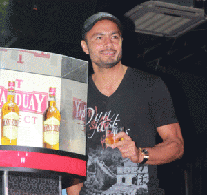 At his launch as brand ambassador for Tanduay Select, Derek Ramsay also revealed his relationship with a non-showbiz girlfriend named Joanne Villablanca PHOTO BY ABBY PALMO