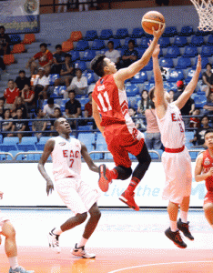 San Beda’s Dan Sara completes fast break to Give the Red Lions a commanding lead against the EAC Generals. PHOTO BY OSWALD LAVINA