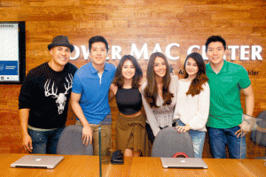 Brand ambassadors Rovilson Fernandez, Jeric Teng, Mari Jasmine, Vanessa Matsunaga, Chiena Filomena, and Jeron Teng attended the unveiling of the new and enhanced Power Mac Center in SM Megamall