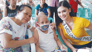  Miss Universe Philippines Pia Alonzo Wurtzbach takes time to listen to the inspiring story of this mother and son