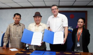  During the contract signing, from left: National Commission for Culture and the Arts (NCCA) Chairman Felipe de Leon Jr., KWF Chairman and National Artist Virgilio Almario and Czech Ambassador Jaroslav Olša and OIC-Executive Director Adelina Suemith. 