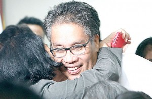 ARE YOU READY? Interior Secretary Manuel Roxas 2nd gets a hug from an employee of the Department of the Interior and Local Government. PHOTO BY MIGUEL DE GUZMAN 