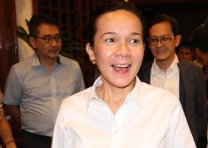 GRACE BEFORE MEALS Sen. Grace Poe arrives at the Cojuangco clubhouse in Balete Drive, Quezon City where the fellowship party of the Nationalist People’s Coalition was held Tuesday night. PHOTO BY RUY MARTINEZ 