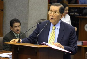 HERE’S JOHNNY  A seemingly amused Sen. Vicente Sotto 3rd intently listens as Sen. Juan Ponce Enrile takes the Senate floor on Monday. PHOTO BY RUY L. MARTINEZ 