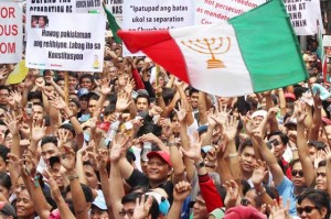 SHOW OF FORCE Members of the Iglesia Ni Cristo jam Padre Faura in Manila in a rally meant to put pressure on Justice Secretary Leila de Lima. PHOTO BY RUY L. MARTINEZ