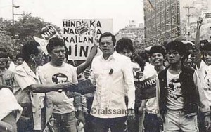 PARLIAMENT OF THE STREETS  Agapito ‘Butz’ Aquino (in barong) leading members of the August Twenty-one Movement in one of the anti-Marcos rallies. PHOTO FROM THE BLOG OF RAISSA ROBLES