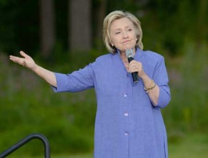 CLINTON BATS FOR IRAN DEAL Democratic presidential candidate Hillary Clinton hosts a grassroots organizing event at McIntyre Ski Area August 10 in Manchester, New Hampshire. Clinton is on a two-day swing through the first-in-the-nation primary state. AFP PHOTO