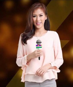 Alex Gonzaga plays a TV reporter chasing after the story of the mysterious superhero