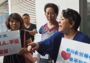 STILL LOOKING FOR ANSWERS  About a dozen relatives of MH370 passengers, who mostly believe the missing ones are still alive, gathered outside the Beijing offices of Malaysia Airlines with emotions running high on Thursday after the announcement by the Malaysian PM. Most of the passengers aboard the flight were Chinese. AFP PHOTO