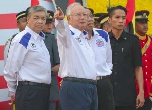 NOW IT’S MY TURN  Malaysia’s Prime Minister Najib Razak (C) gestures as his deputy, Ahmad Zahid Hamidi (L), looks on before the start of National Day celebrations at Independence Square in Kuala Lumpur on August 31. Malaysia’s government reclaimed the streets of the capital after massive weekend protests demanding the premier’s ouster, staging its own show of force with colorful National Day celebrations attended by thousands. AFP PHOTO