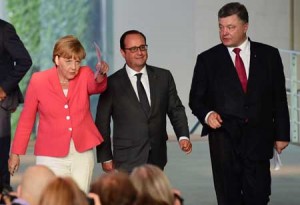 TALKS ON REFUGEES  German Chancellor Angela Merkel (L), French President Francois Hollande (C) and Ukrainian President Petro Poroshenko (R) arrive to address a press conference following talks at the chancellery in Berlin on August 24. Merkel is expected to follow up discussions on the Ukraine and migrant crises with meetings at a Western Balkan summit in Vienna on August 27, a conference that is expected to be dominated by the EU’s migrant issue. AFP PHOTO