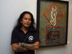  Tam-Awan artist Art Lozano poses before his ‘Journey’ creatio