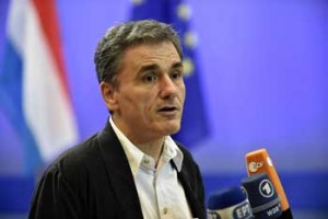 Greek Finance Minister Euclid Tsakalotos answers journalists after a meeting of the Eurogroup on Greece at the European Union headquarters in Brussels on Friday (Saturday in Manila). AFP PHOTO