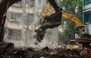 NOT AGAIN  Workers use an excavator to clear debris at the site of a residential building collapse in Thane on August 4. A dilapidated building collapsed outside Mumbai killing at least 11 people, the second such accident around the Indian financial capital in a week, a rescue official said. AFP PHOTO