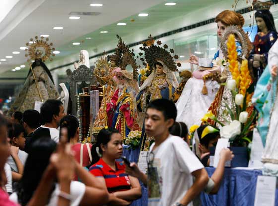 Mall-goers view various images of Mother Mary displayed for the 12th Marian exhibit dubbed “Mary and the Saints” held at SM North Edsa. Also on exhibit are relics of saints. PHOTO BY MIGUEL DE GUZMAN