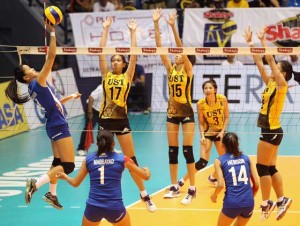 Arellano’s Carmina Aganon goes for a power tip against the outstretched arms of UST defenders Alyssa Teope (17) and Jessey de Leon (15) during their Shakey’s V-League encounter at The Arena. UST won, 25-21, 25-22, 19-25, 24-26, 15-12. CONTRIBUTED PHOTO