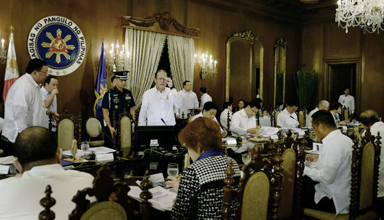 President Benigno Aquino 3rd presides over the National Economic and Development Authority board meeting aimed to review the current administration’s Public-Private Partnership project. MALACAÑANG PHOTO 