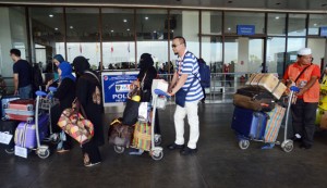  Hajj pilgrims on their way to Mecca queue at the departure area of the ninoy Aquino International Airport on saturday Photo By Russel PAlmA