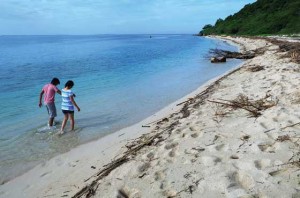 Salomague Island is Cabugao’s main attraction because of its powdery white sand beaches on the west and east sides.