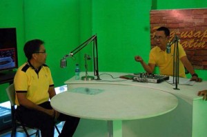 MArk My WOrd administration party standard bearer manuel roxas 2nd fields questions from arnel avila, program anchor of Lucena city tv-12’s ‘pagusapan natin’.