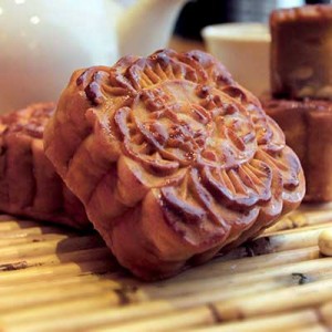 Mooncakes come for free when partaking of ‘Harvest Moon Feast’
