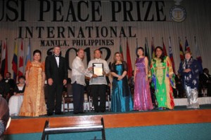 Dy was the lone Filipino recepient of the Gusi Peace Price for Social Service and Pilanthropy