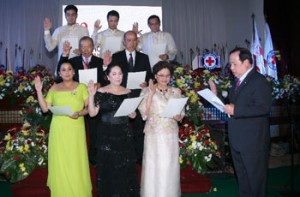 Dr. James Dy (2nd row, leftmost) is also one of the governors of the Philippine Red Cross as well as incumbent National Treasurer