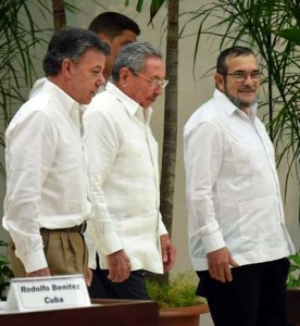 PROGRESS IN TALKS  Colombian President Juan Manuel Santos (L), the head of the FARC guerrilla Timoleon Jimenez, aka Timochenko (R), and Cuban President Raul Castro (C) arrive for a meeting in Havana on September 23. The Colombian government and FARC rebels announced a key breakthrough in their nearly three-year peace talks Wednesday with the signing of a deal on justice for crimes committed during the five-decade conflict. AFP PHOTO