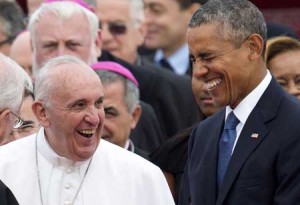 WELCOME TO AMERICA  Pope Francis laughs alongside US President Barack Obama upon arrival at Andrews Air Force Base in Maryland, September 22, on the start of a 3-day trip to Washington. AFP PHOTO